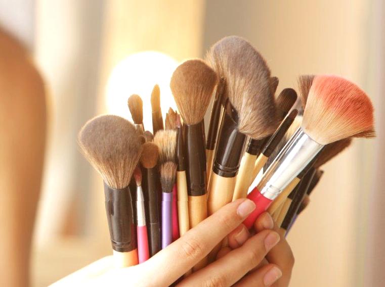 Best Practices for Maintaining Your Makeup Brushes