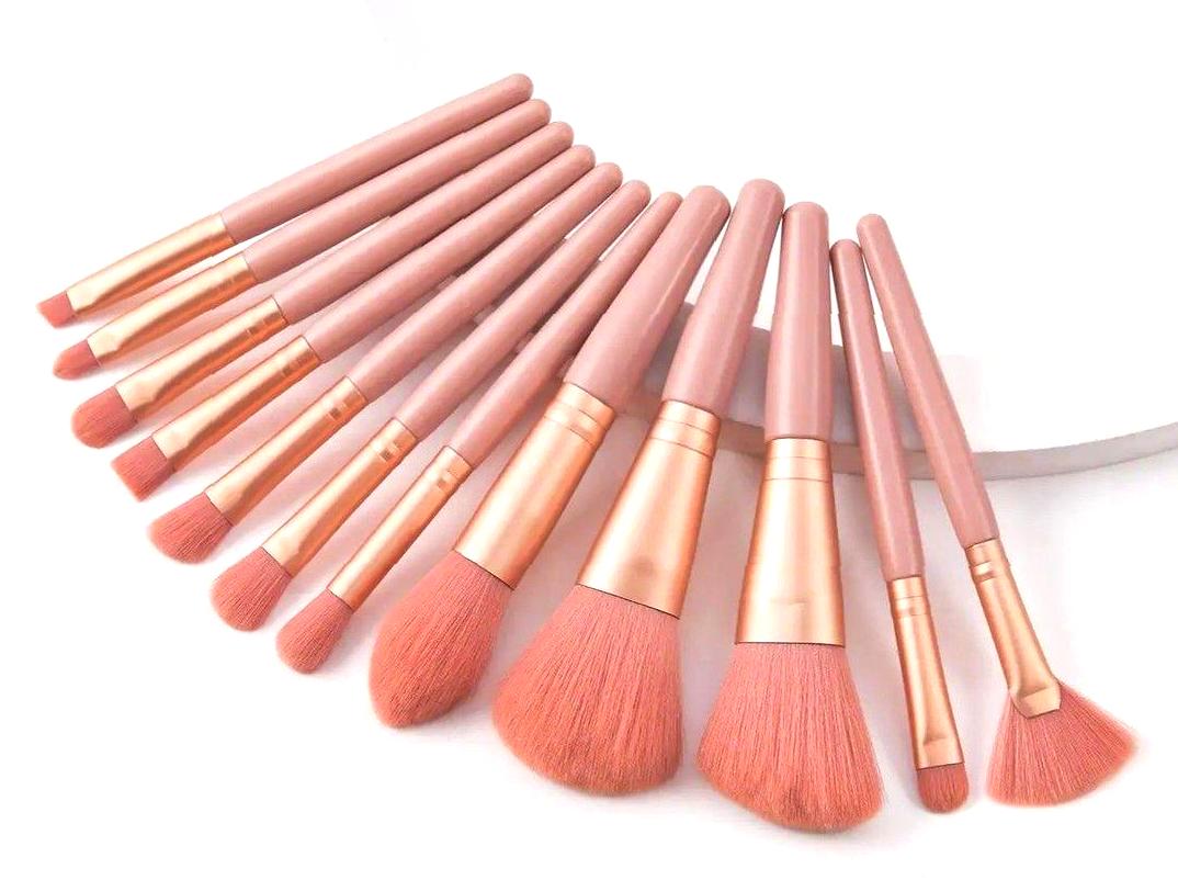 Effective Ways to Clean and Preserve Makeup Brushes